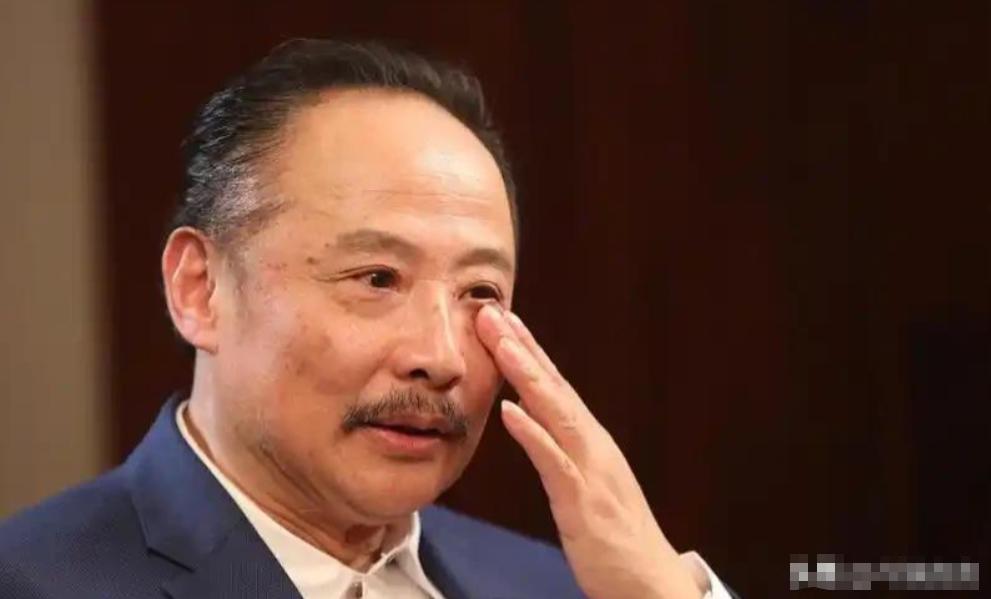 我们被奚美娟骗了！\偏轨\的另有其人,她的儿子至今不知父亲是谁