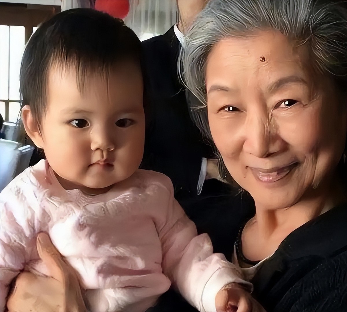 女儿是航天专家，儿子是导演，儿媳是影后，她是终身成就获得者