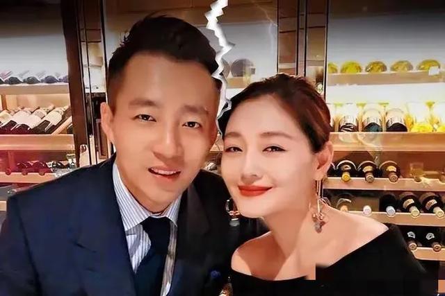 S家人拼命掩饰一个事实：大S跟汪小菲离婚后，徐家运势一再暴跌！