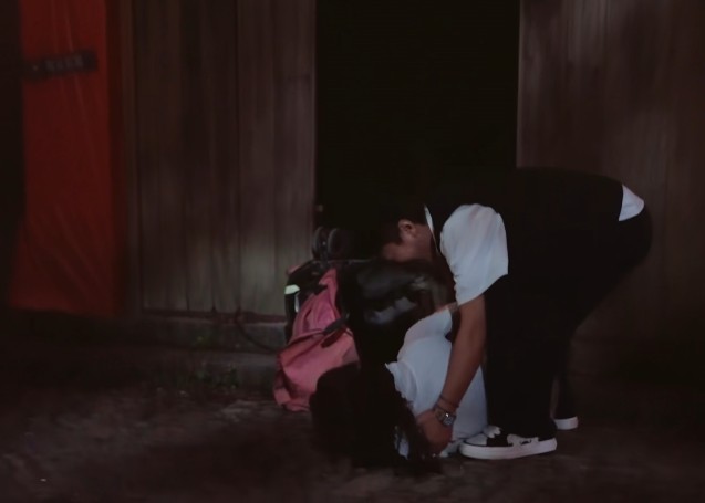 同样是老板带艺人，对比邓超和陈赫的相处细节，亲疏远近一目了然