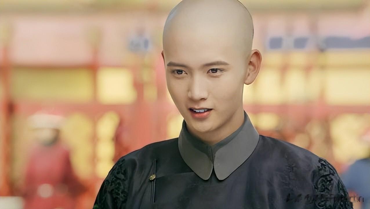 陈宥维疑似新恋情曝光，等红灯戳女生肚子，女生身材高挑目测180