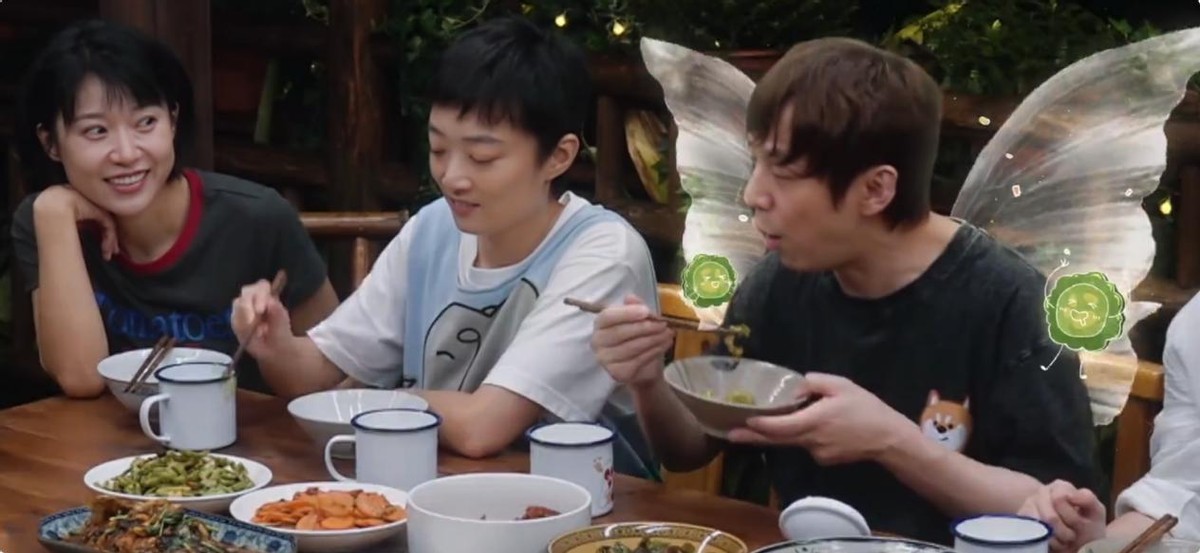 黄磊下厨了，何炅开捧了，《向往的生活8》对味儿了，观众开心了