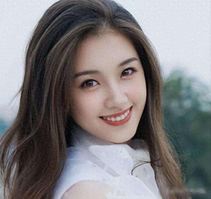 谁想到？刘诗诗身边小丫鬟，如今成另一领域巨星