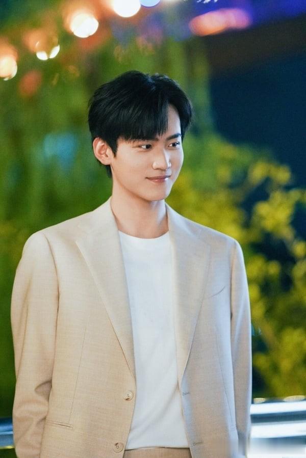 年龄意外明星！ 《骄阳似我》叶容比赵今麦显老，王楚然比赵露思小