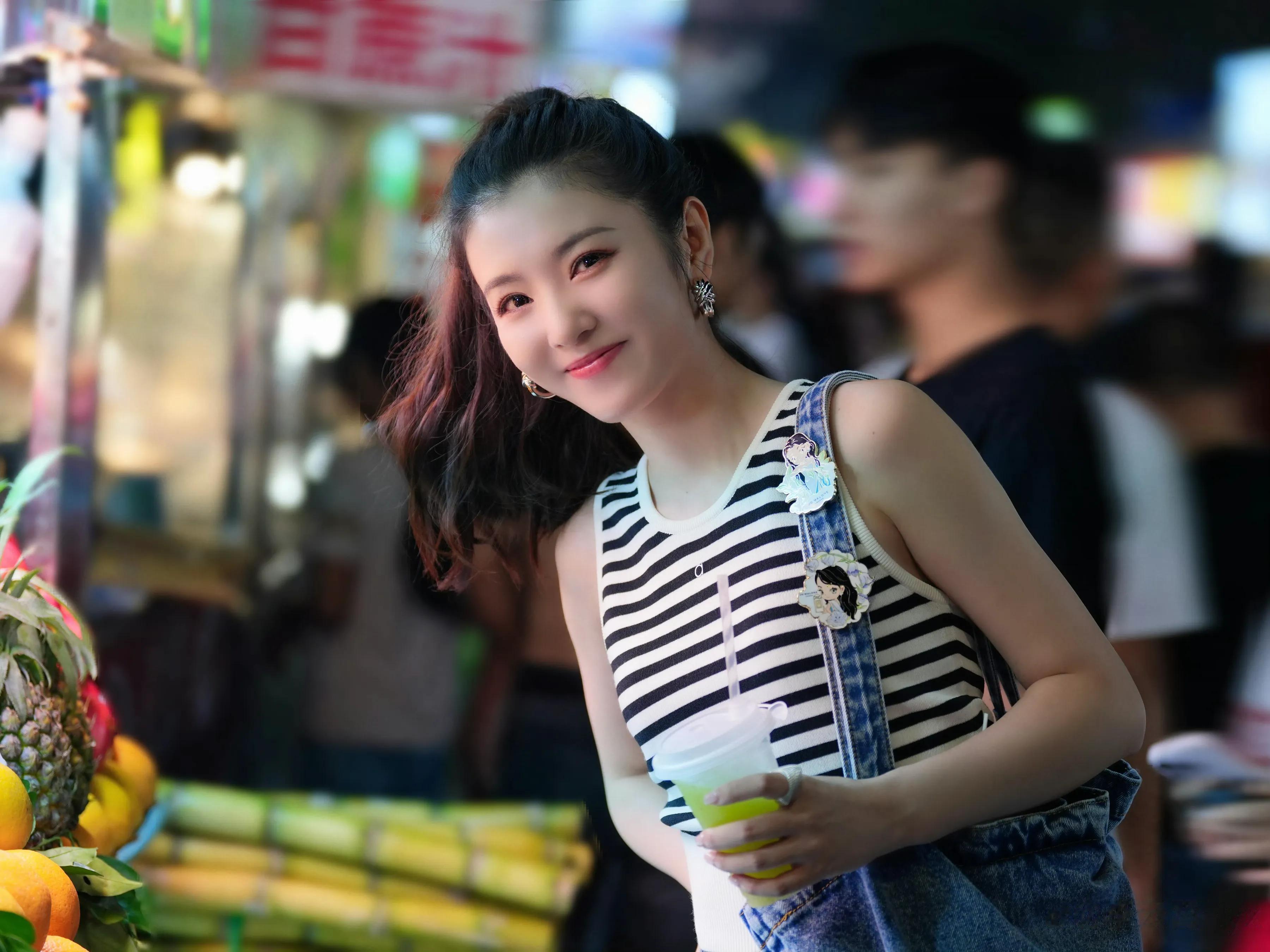 李云霄夜市随拍,美翻了