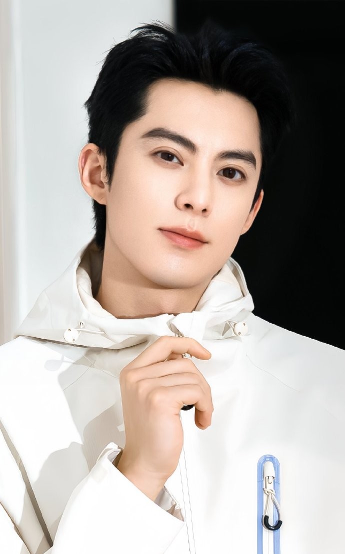 王鹤棣疑陷情感风波，网友怒斥“塌房”要求退出娱乐圈