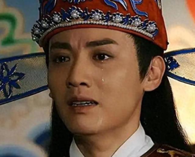 《以法之名》演技过硬，却被身高拖累，年近半百还是单身