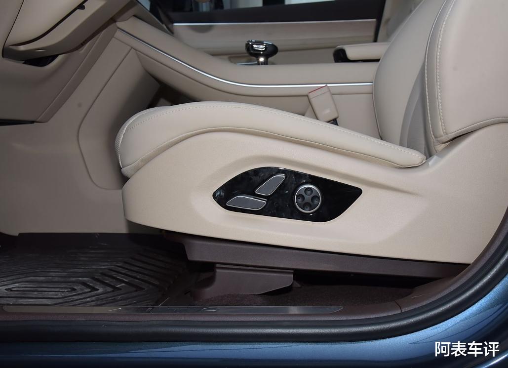 问界M7改款来袭，看它如何用“细节进化”撬动中产家庭市场？