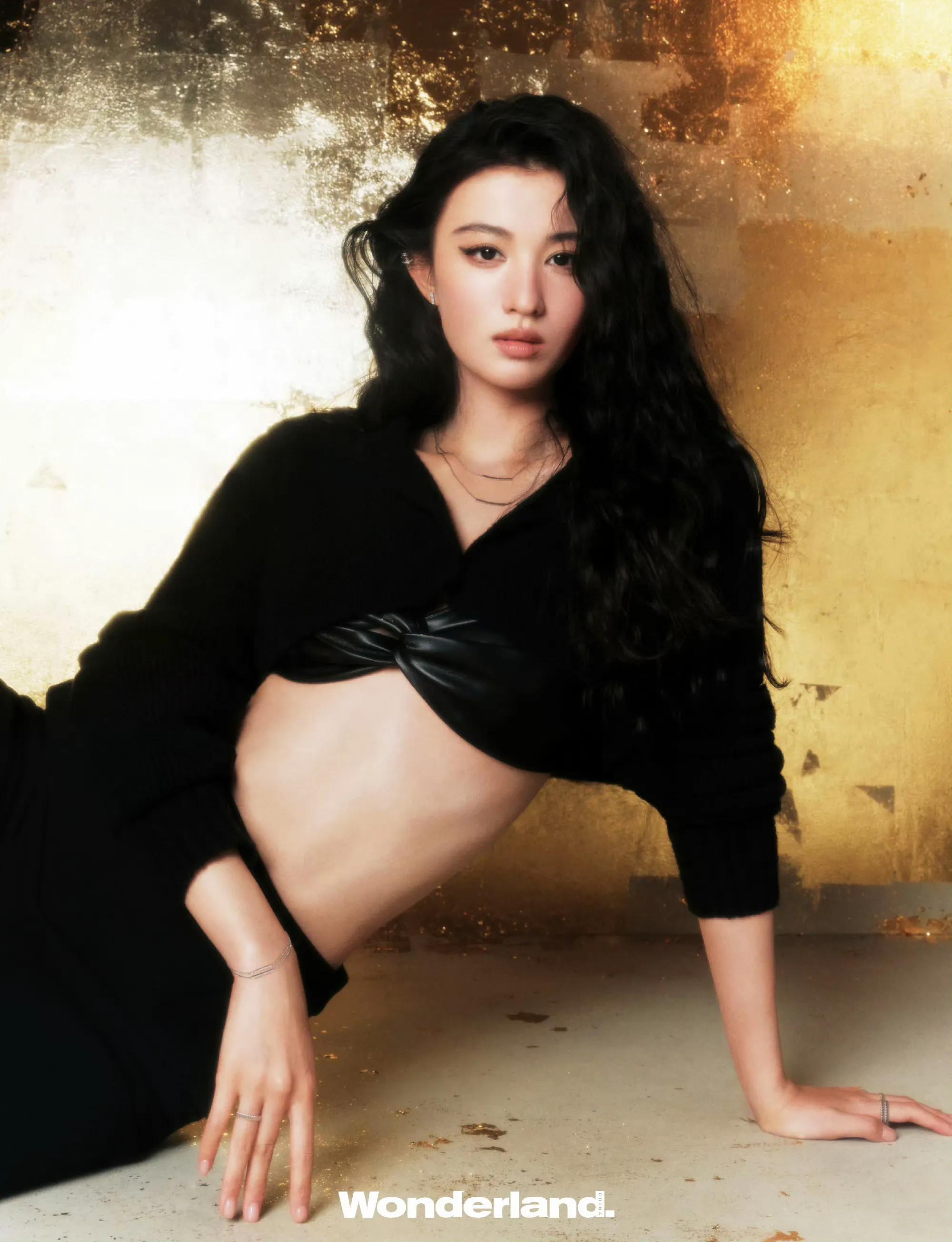 王楚然腰线上的港风美女，身材真好