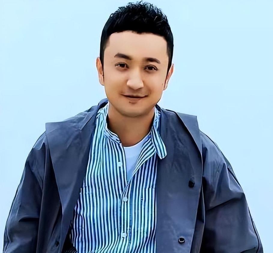 尼格买提没想到，官宣与自己离婚三年的帕夏，竟走了另一条上坡路