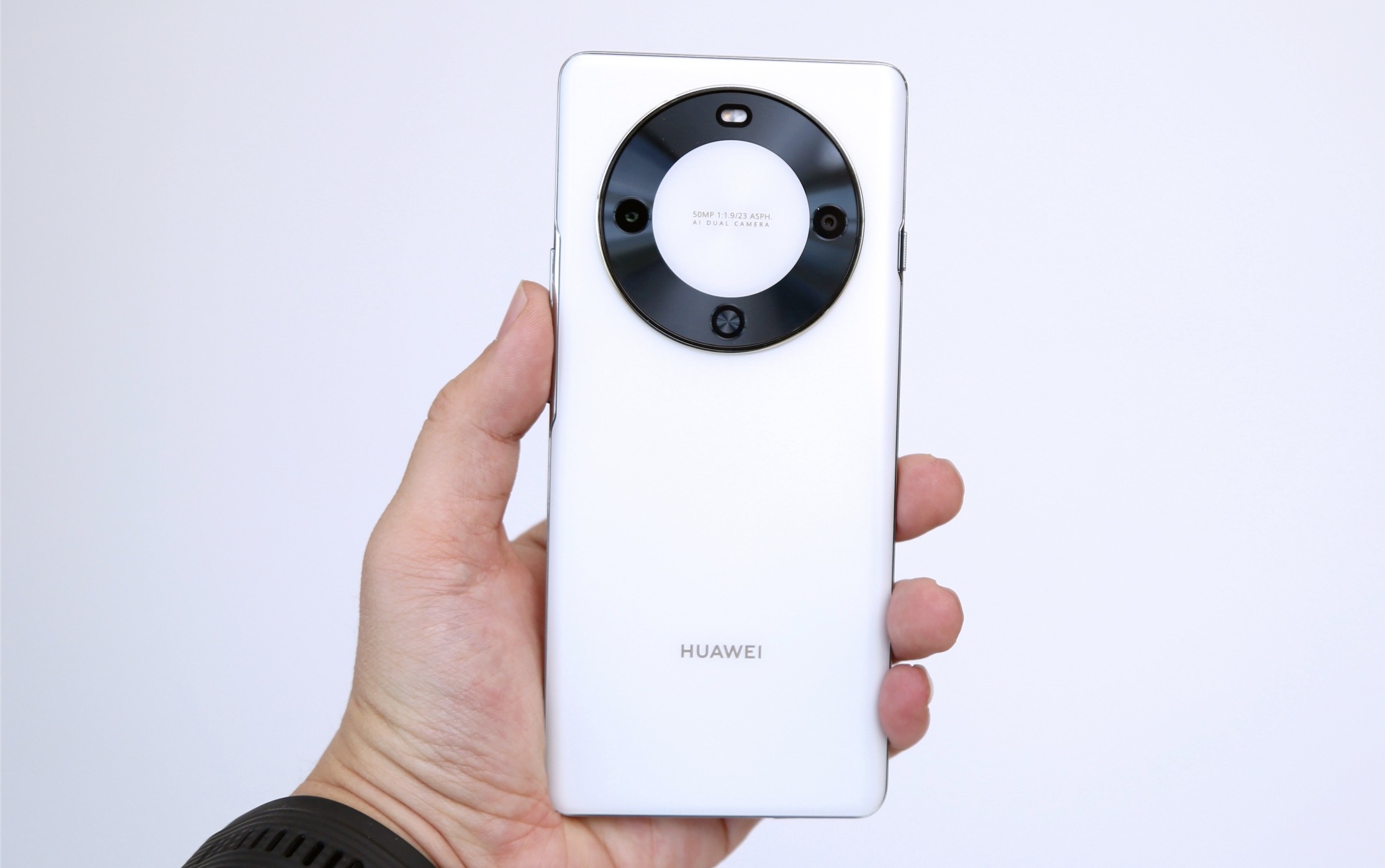 華為開啟“內卷模式”，512GB+6100mAh+衛星通信，低至1954元起