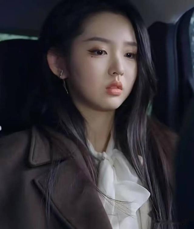 别尬吹短剧了!3 位短剧女神演技翻车,网友:还不如素人有代入感