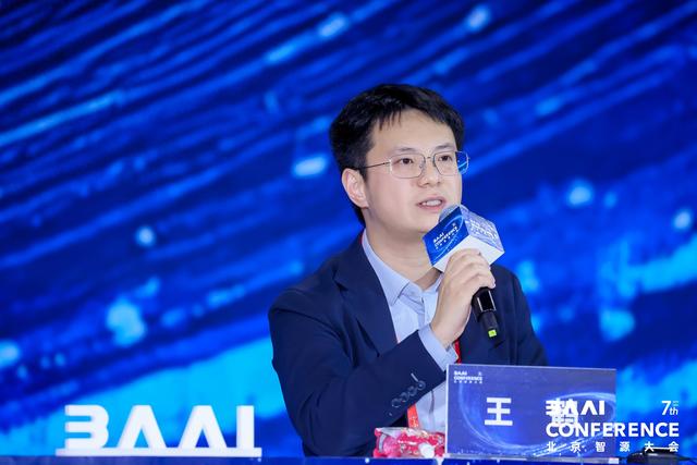 專訪銀河通用王鶴：真正能“干活”的機器人，不怕價格戰丨涌現36人