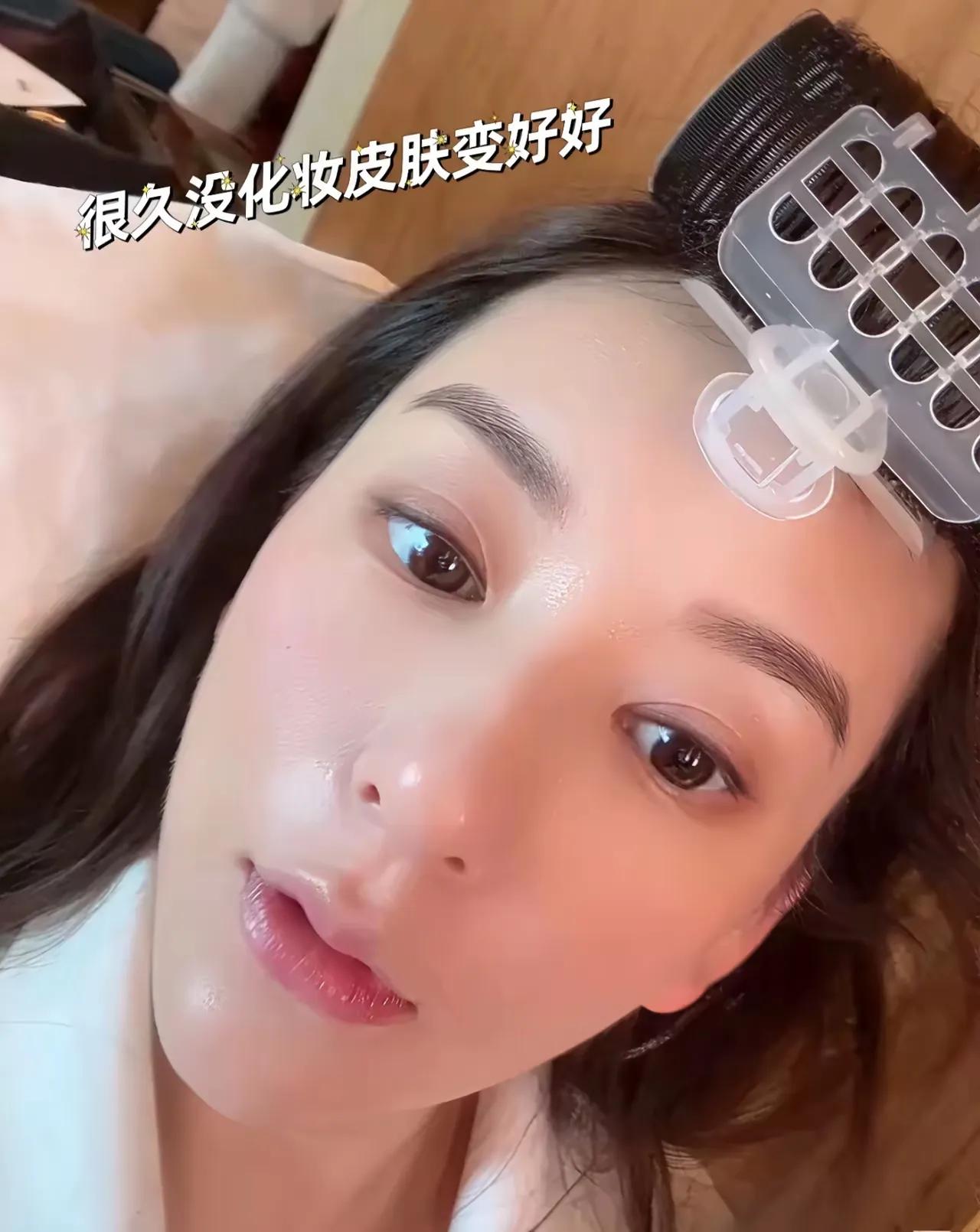 天王嫂方媛晒小女儿满月照，幸福感满满！郭富城肯定不会亏待老婆