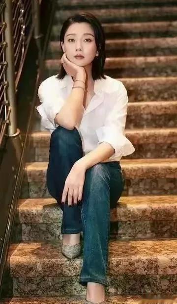 她曾是多少男人的梦中情人,如今46岁了,酒窝女神依旧迷人!