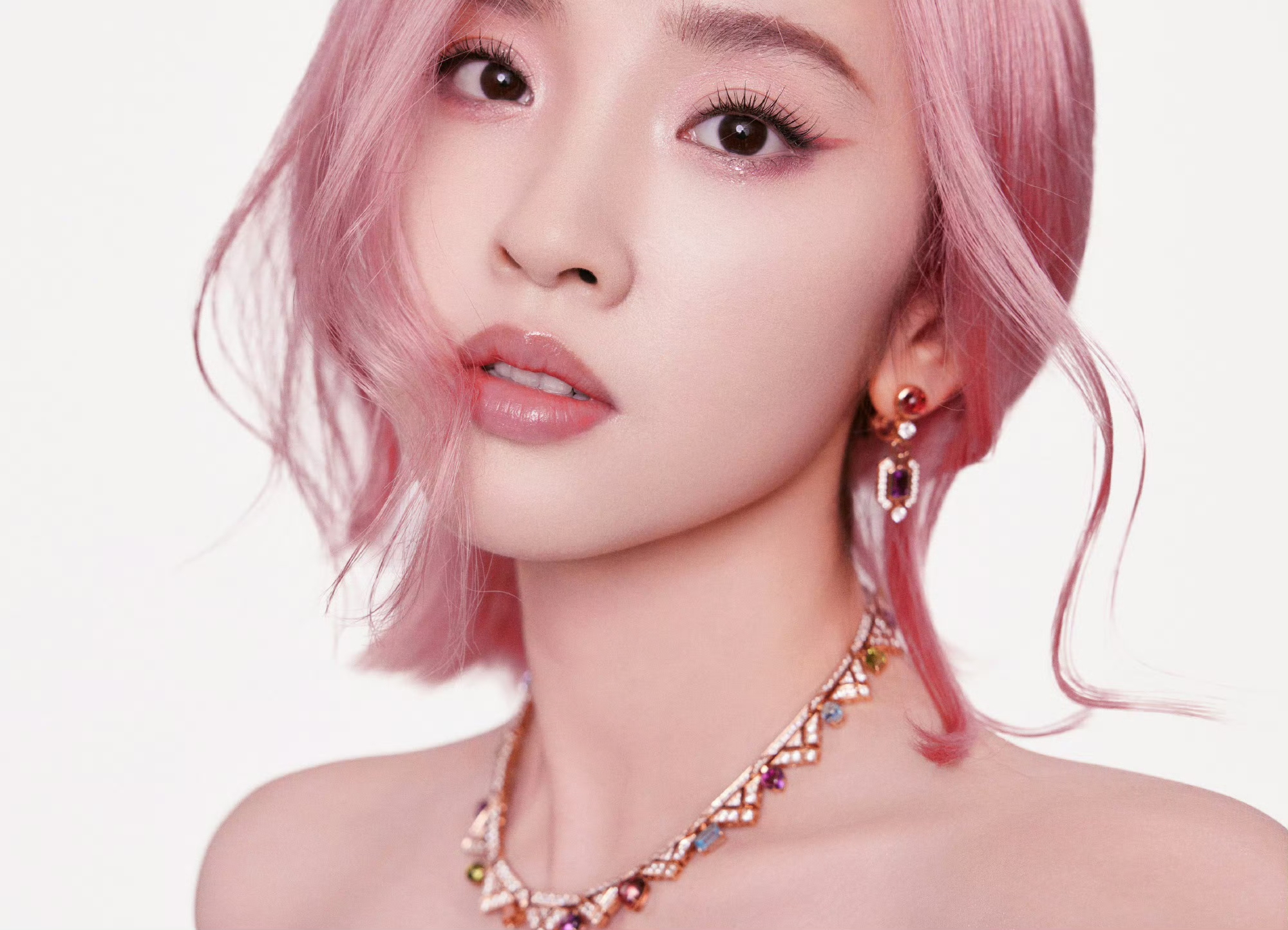 唐艺昕粉发粉裙,粉粉嫩嫩甜美的大美女