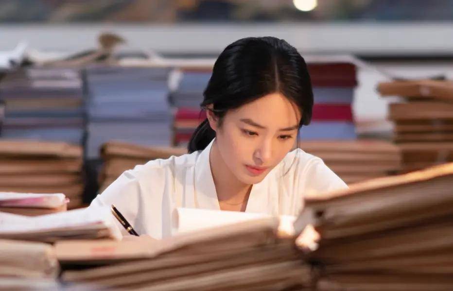 与60岁富商恋爱,与新欢怀孕,从学霸到资源咖,她的人生都是大瓜