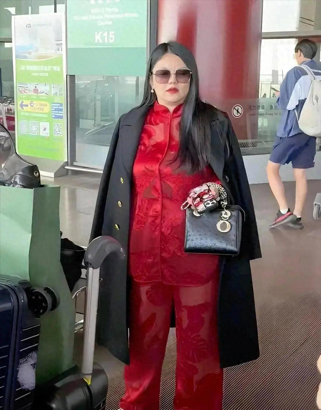 49岁李湘身材“太胖”被嘲，她的反击太漂亮！