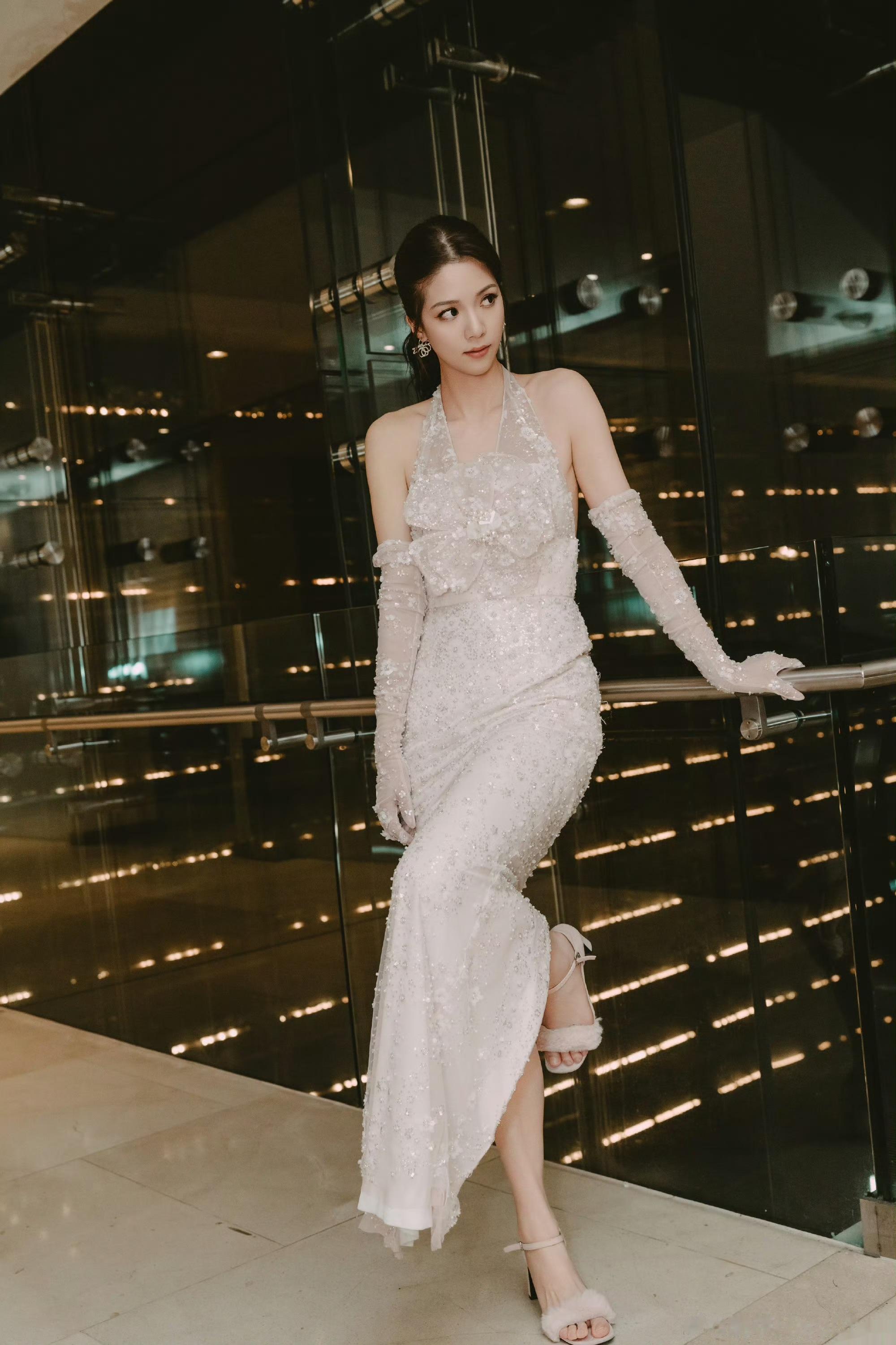 高调认爱？TVB力捧小花承认与帅气小生同游日本，传二人恋爱多时