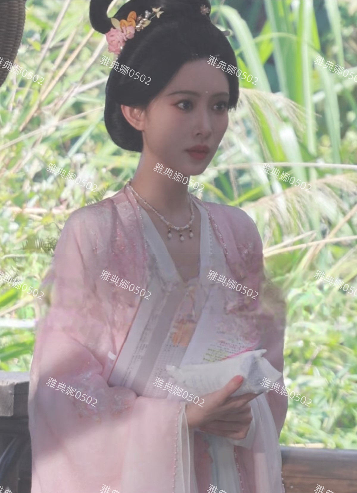 10年前倪萍曾问孟子义是不是整过容她不敢回答,现在看整感很明显