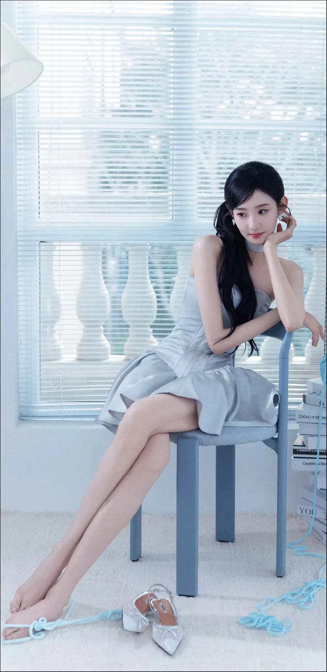 精选壁纸-总有一双腿是你不认识的，女明星高清无水印壁纸美图