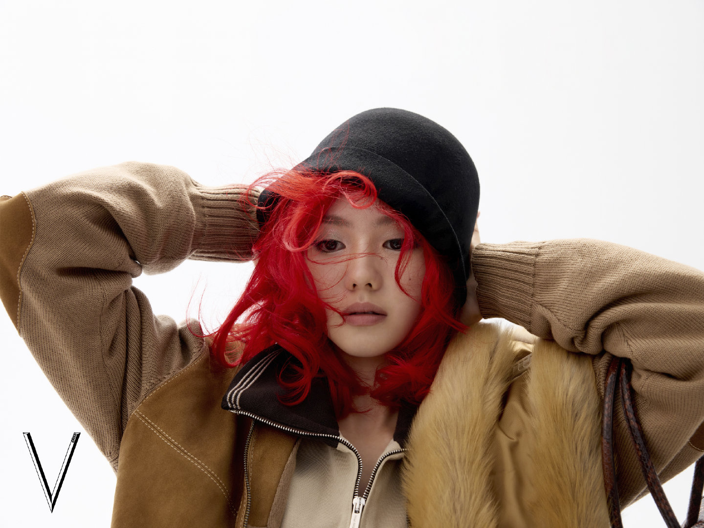 刘浩存一改小白花本色，红发眼线蝴蝶结好有个性