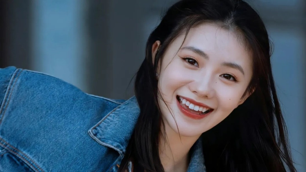 刘浩存又引争议！《陷入热恋》吻戏借位，出道至今事件比作品还火