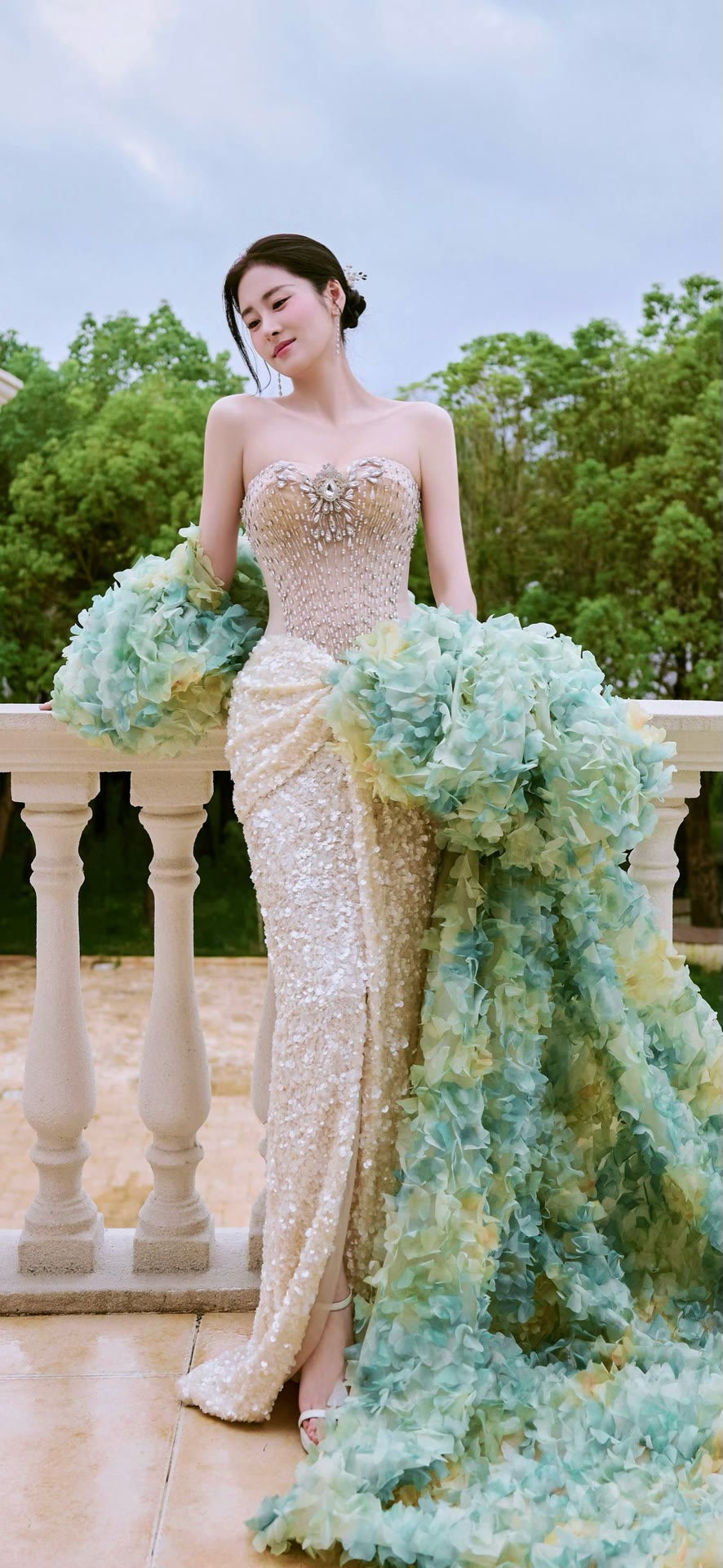 张碧晨,人美声甜,身材完美