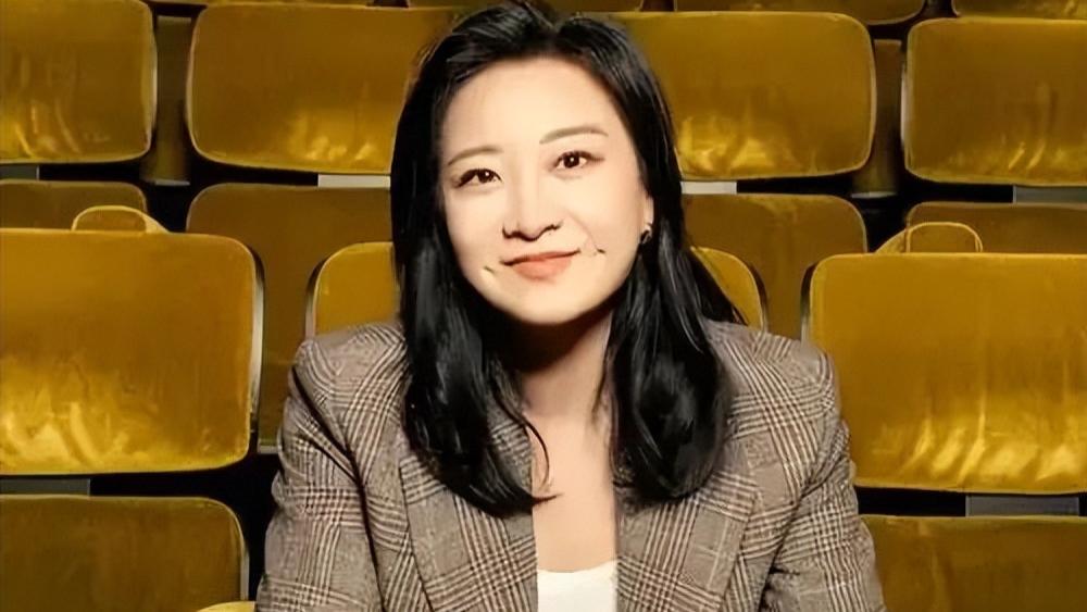 贾玲近照引热议！双下巴抢镜被调侃\幸福肥\，本尊回应显高情商！