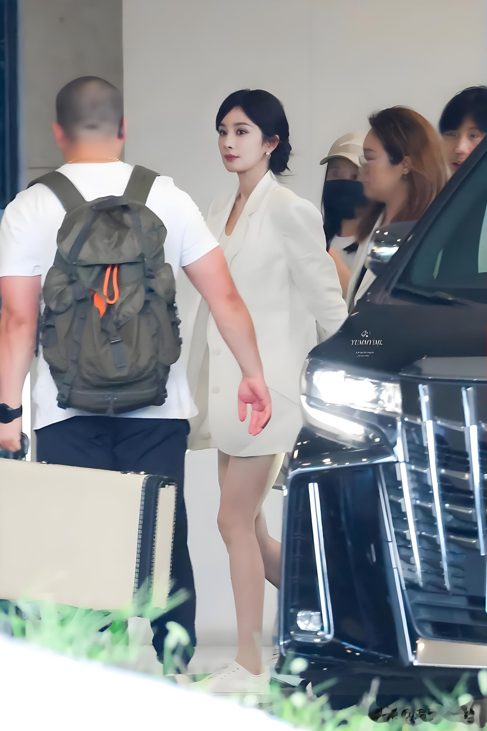 38 岁杨幂上班照流出，这脸这状态，说 18 岁我都信！