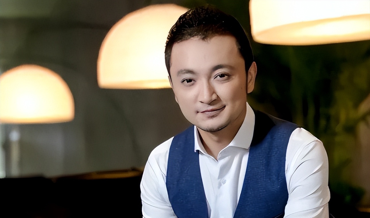 国家发文，42岁尼格买提再破天花板，让撒贝宁和整个主持界沉默了