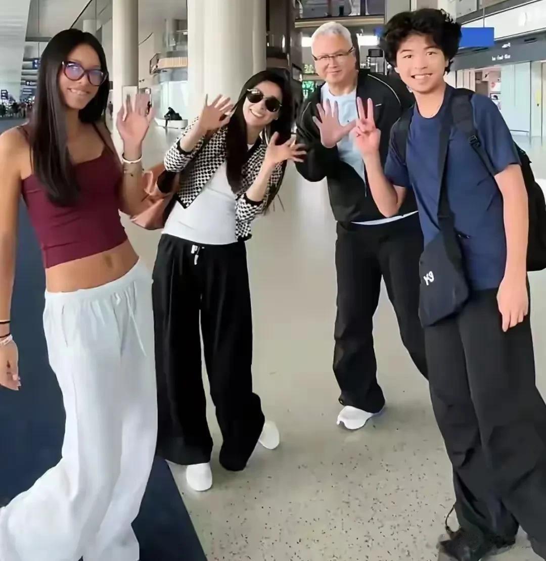 张庭林瑞阳赴美见儿女，儿子身高直逼180，女儿颜值竟被全网吐槽
