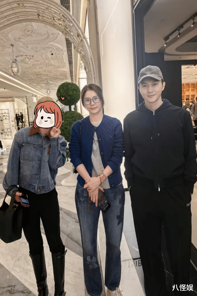 偶遇张智霖，54岁身姿挺拔气质更绝，小8岁吴卓羲站身旁都像保镖