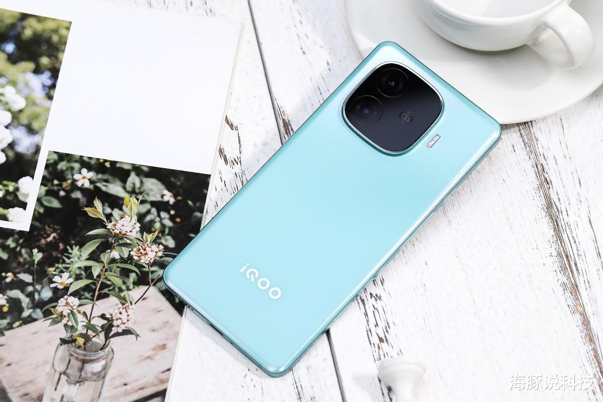 千元档位“性价比屠夫”,天玑8400+7620mAh+144Hz光域屏