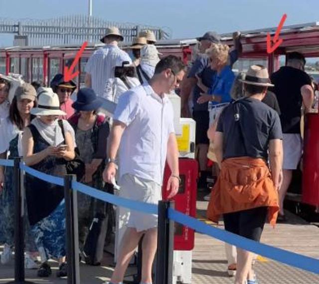 70岁张国立带老婆邓婕澳大利亚旅游，状态好的一点都不像老年人