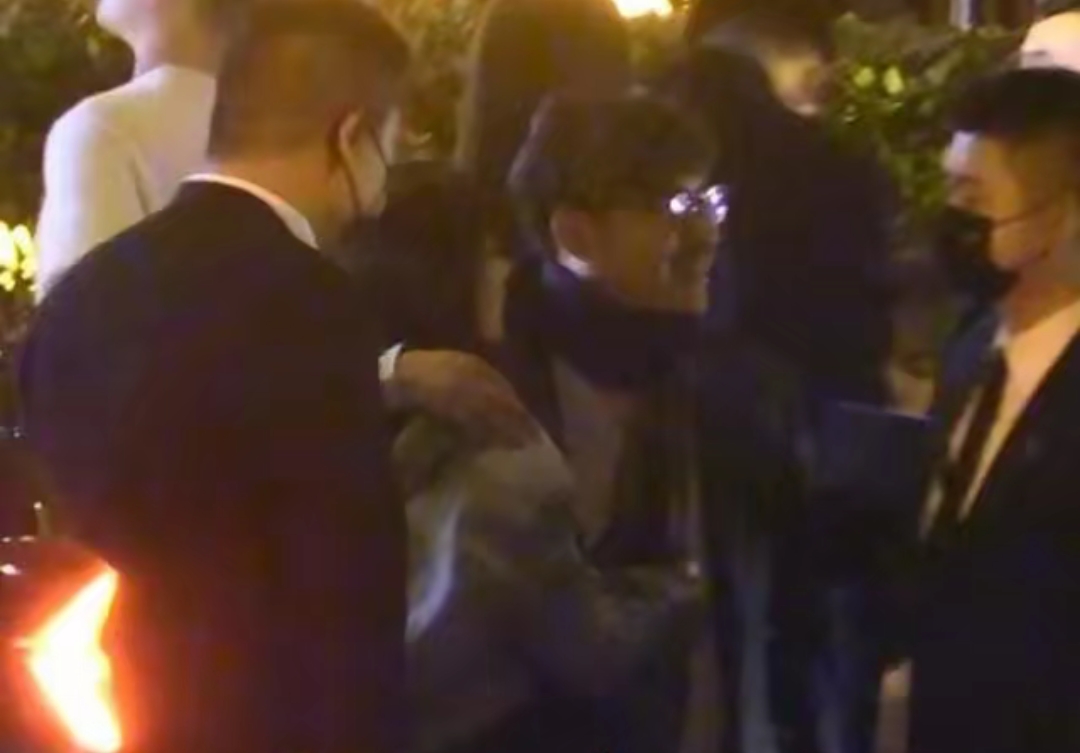 同样是酒后搂错人，那英老公的回应可信度拉满，比王岳伦强多了