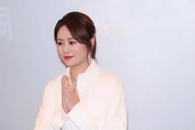 马丽哭诉十年网暴，和沈腾过得像贼一样，意外扯下CP文化的遮羞布