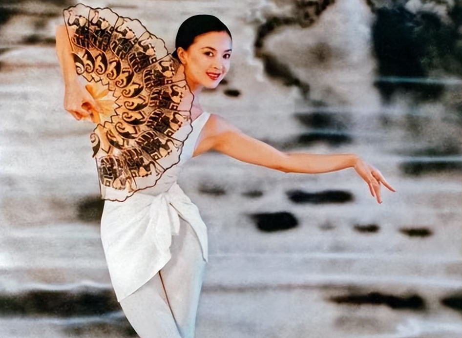 最美杨贵妃周洁：死前苦求刘晓庆，27万美元包机回国仅5天去世