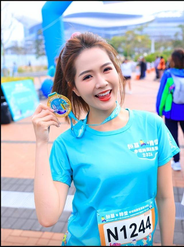 TVB“东张女神”地铁昏睡遭偷拍