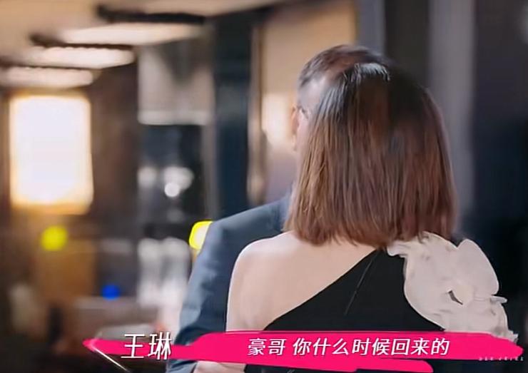 55岁独居的王琳不惧孤独，应酬到深夜，暴露人际关系有多广