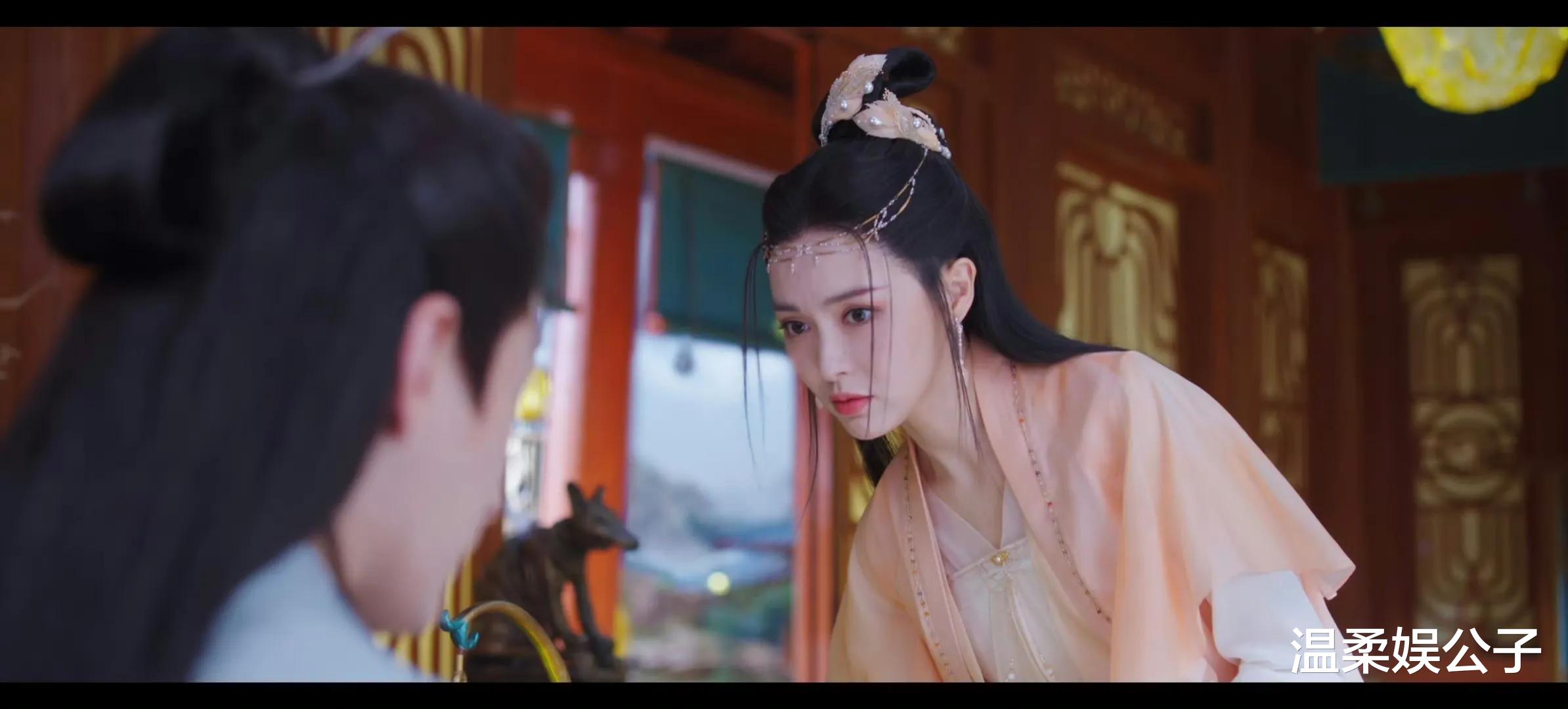 面相全变了！再看42岁唐嫣和38岁杨幂，才明白两人\差别\在哪