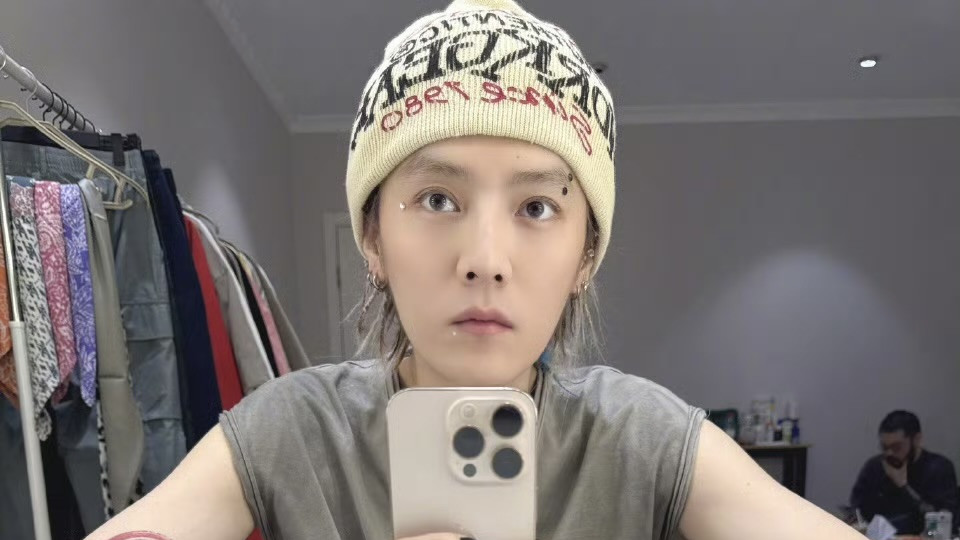 鹿晗回归啦！“流量之王”重回巅峰，这波操作“绝绝子”