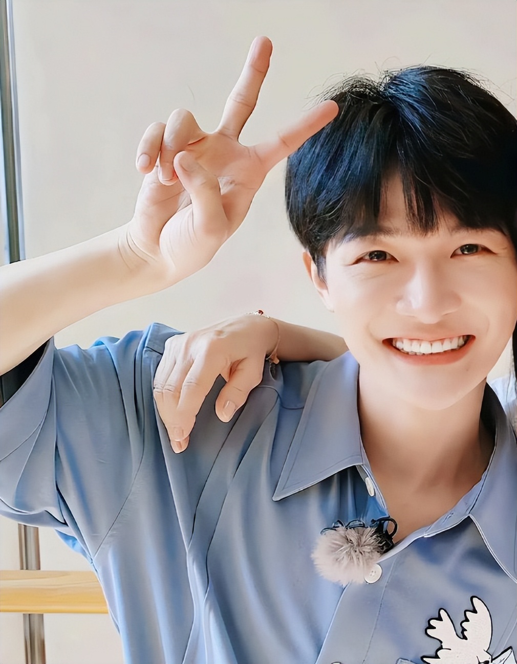 官方发布2025男星热度排名：周深第9，王一博难进前3，第一没争议