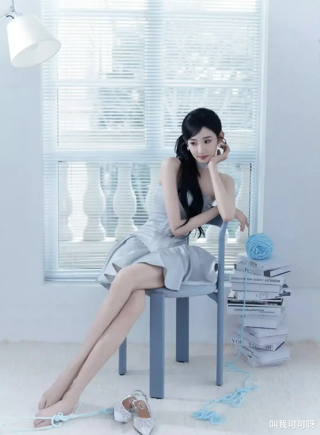 脖子以下全是腿,张艺凡凭借优越比例获封“人间腿精”