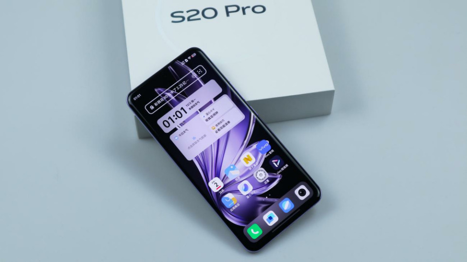 vivo打響“價格戰”，從3399元跌至2379元，國補后突然變香了