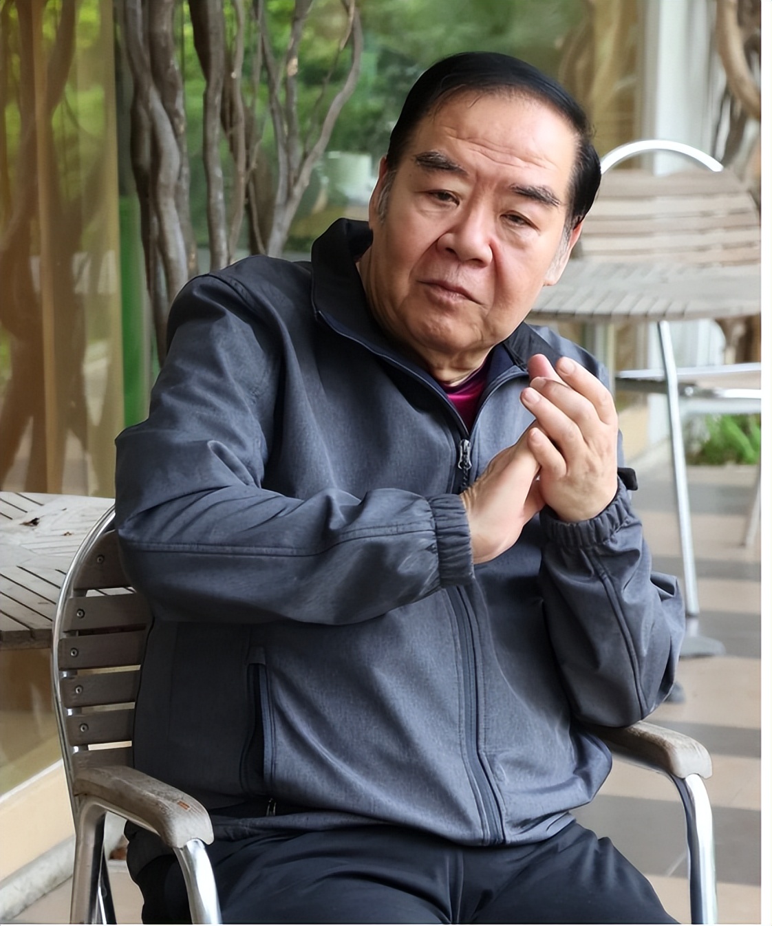 香港知名男星暴瘦、断崖式衰老,曾多次被传死讯,太太不离不弃