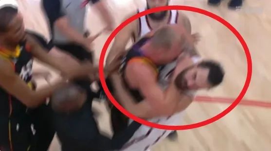 太阳火箭爆发冲突！打架锁喉抱摔堵更衣室！杜兰特绝望透了！