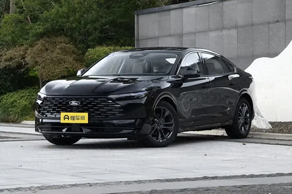 15万级B级车开始重新洗牌！动力对标帕萨特，空间还更大？