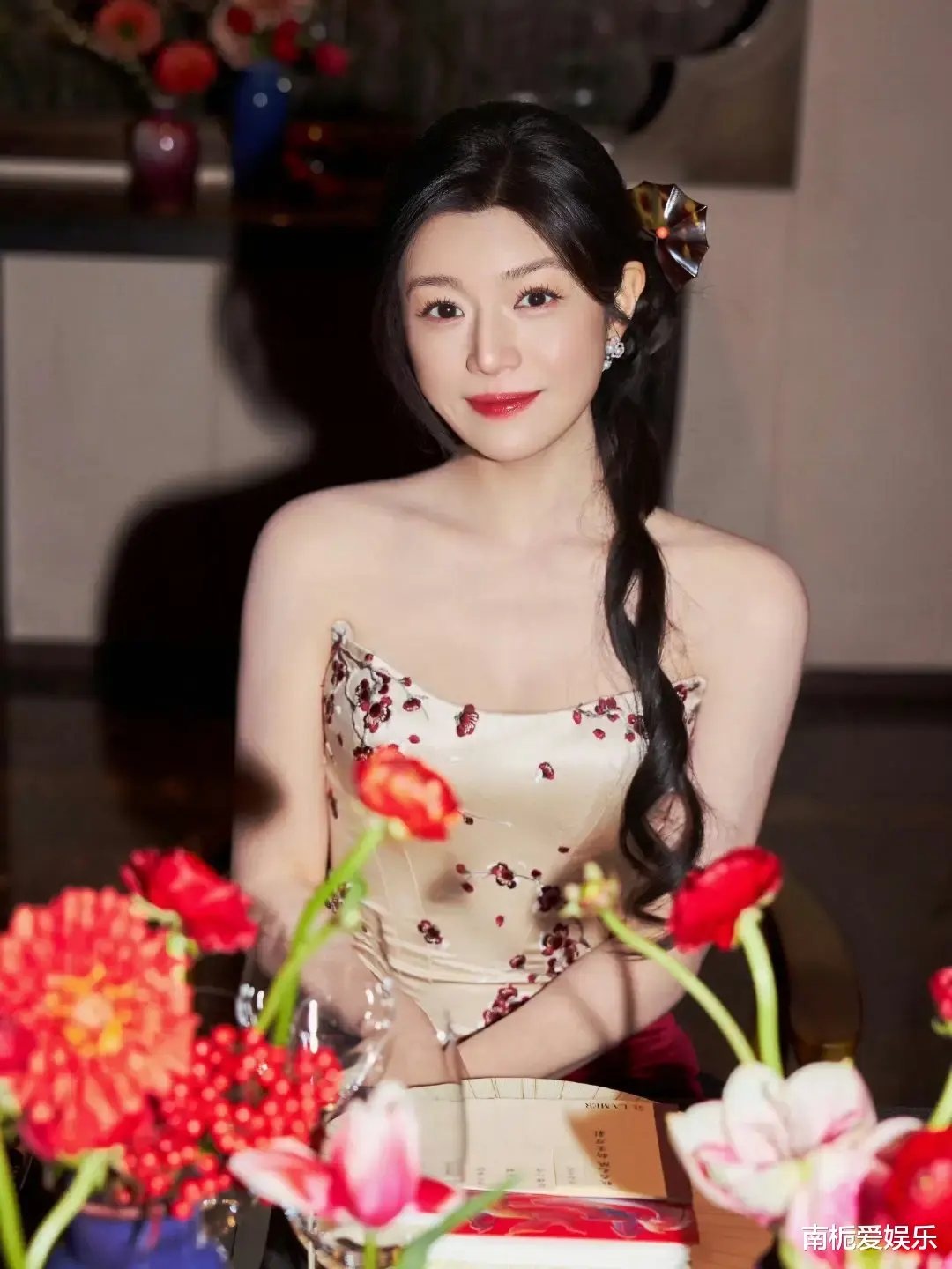 陈妍希惊艳亮相LAMER晚宴，新中式造型引全网热议