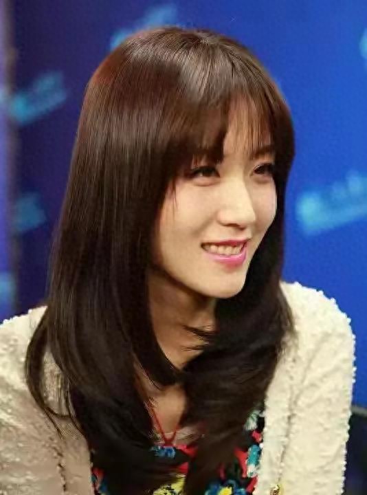 母亲葬礼上被富豪抛弃，儿子被夺走还惨遭暴打，如今39岁无人敢娶